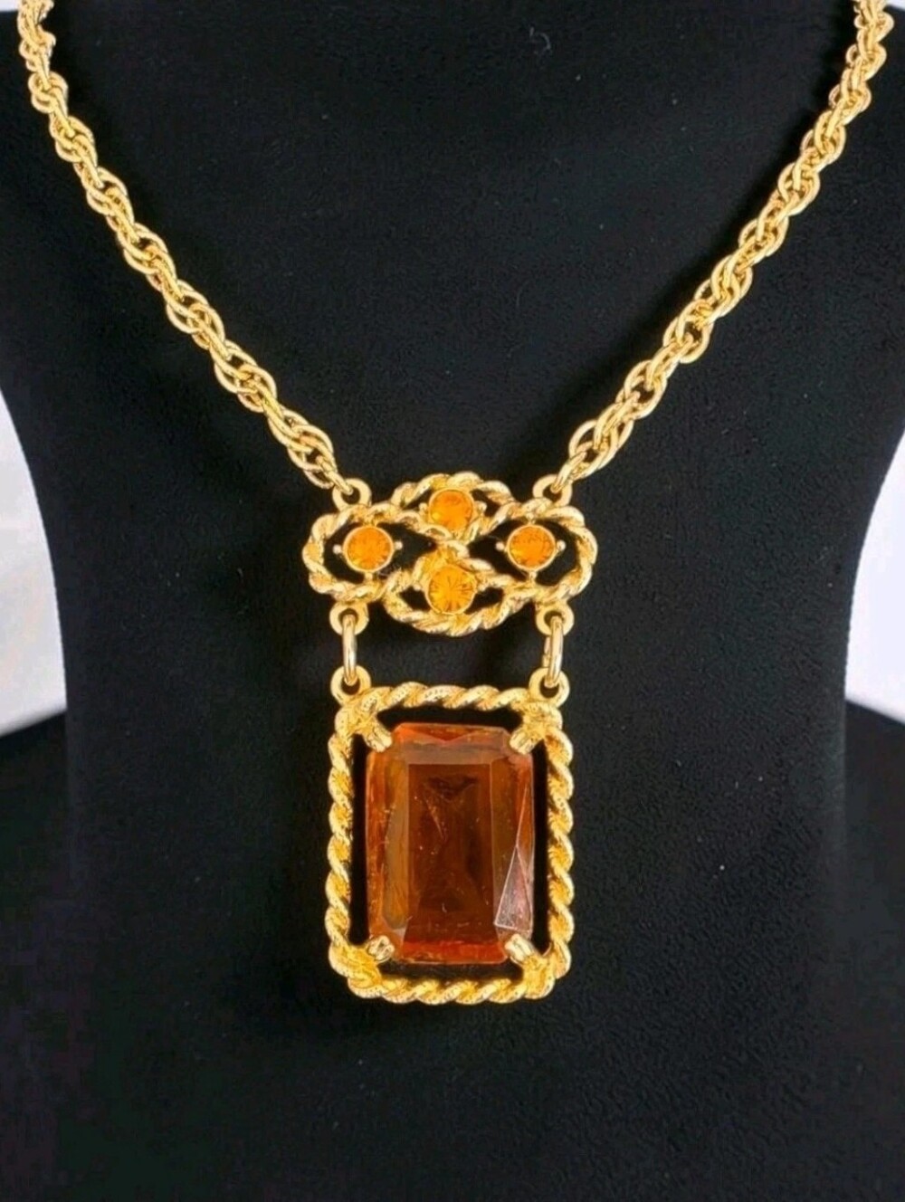 Vintage Sarah Coventry Wild Honey Amber Glass Pendant Necklace 1970 Gold Tone